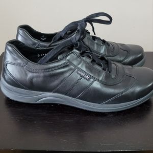 Women's Mephisto black leather shoes, size 9 Made in Portugal.